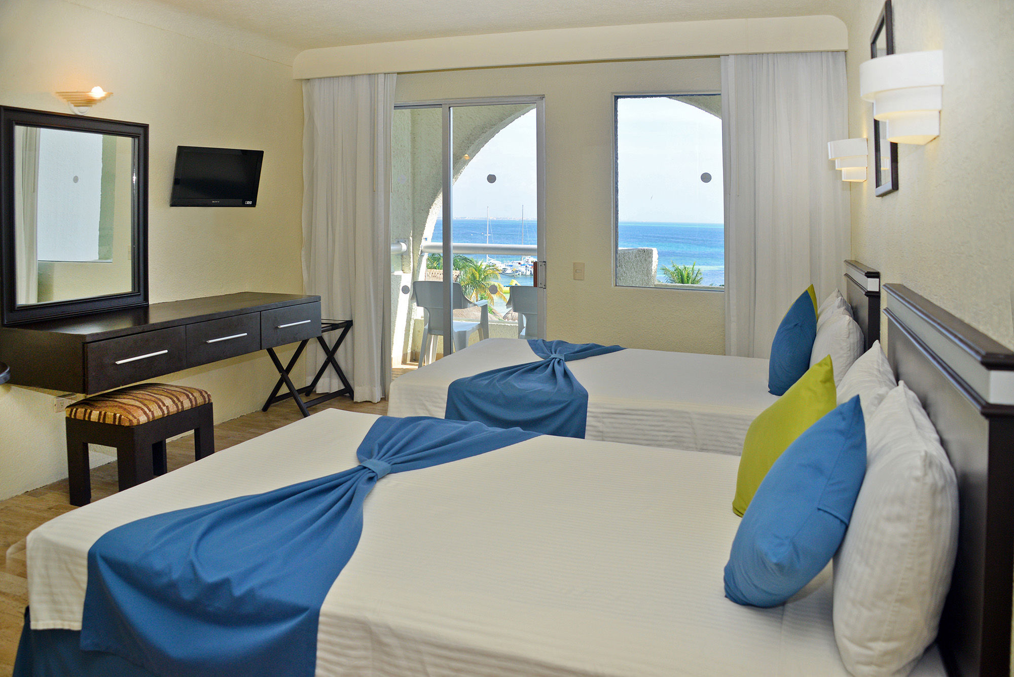 Aquamarina Beach Hotel Cancún Exterior foto