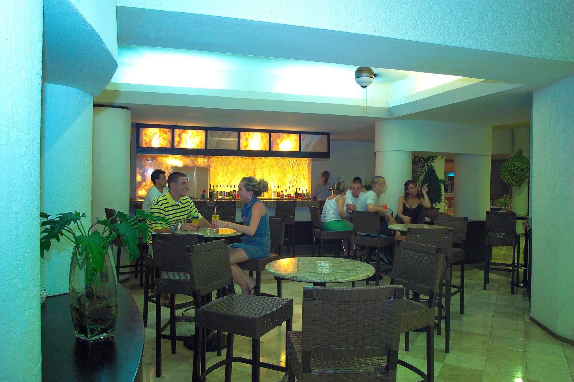 Aquamarina Beach Hotel Cancún Restaurante foto